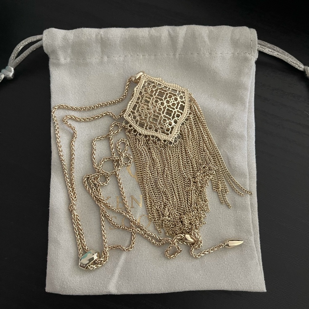 Kendra Scott necklace